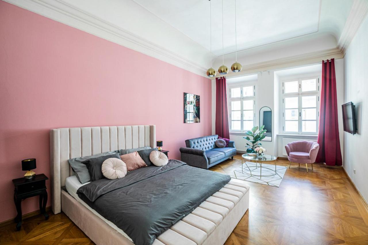 New Stylish 3 Suites Bedrooms Apt In Mala Strana - N2Nd 프라하 외부 사진